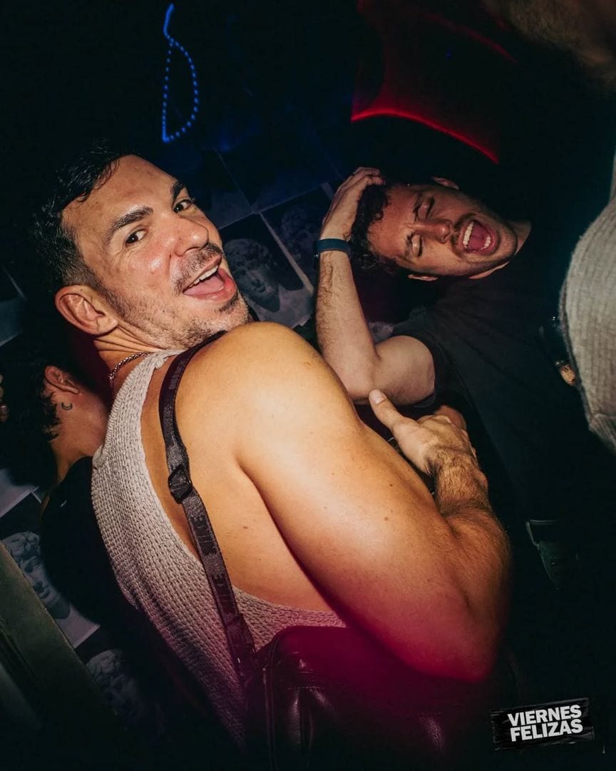 FEL!ZA Club LGBTIQ Buenos Aires — No llegues tarde
FEL!ZA
Tu oasis LGTBIQ en el medio de la ciudad
Av. Córdoba 3